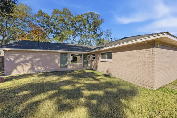 $2,350 | 5002 Cedar Creek Drive, Dickinson, TX 77539