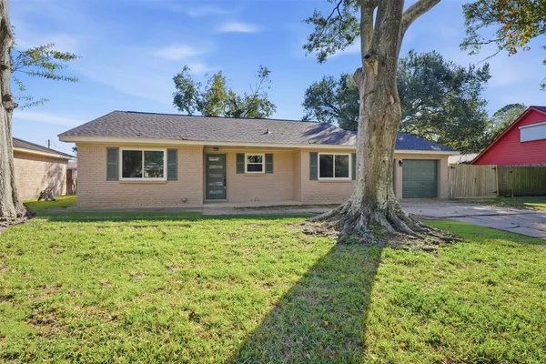 $2,350 | 5002 Cedar Creek Drive, Dickinson, TX 77539