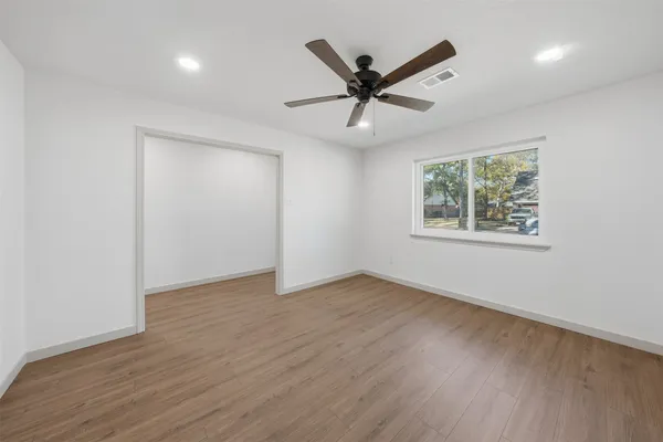 $2,350 | 5002 Cedar Creek Drive, Dickinson, TX 77539