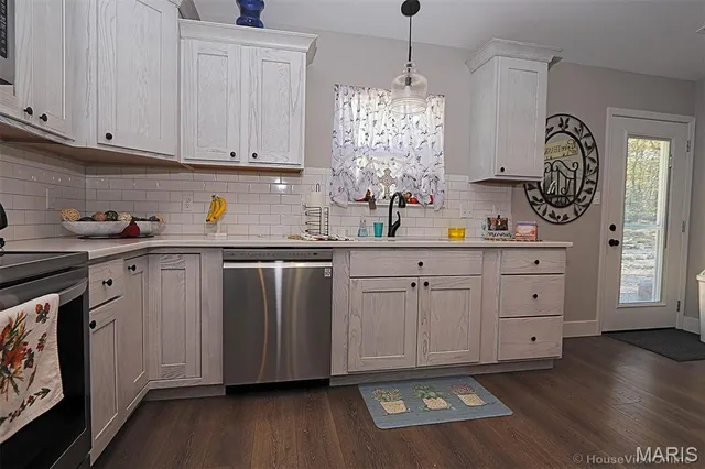 $269,000 | 810 Charmaine Drive, Bonne Terre, MO 63628