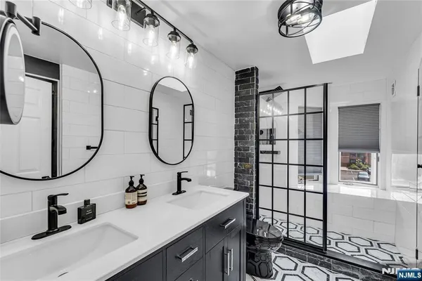 $4,200 | 309 Hancock Court, Unit M309, Edgewater, NJ 07020