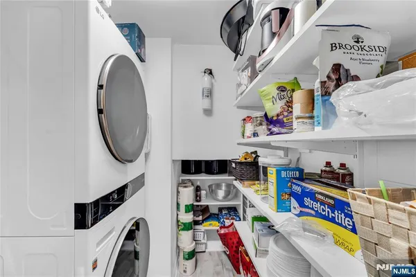 $4,200 | 309 Hancock Court, Unit M309, Edgewater, NJ 07020