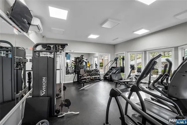 $4,200 | 309 Hancock Court, Unit M309, Edgewater, NJ 07020