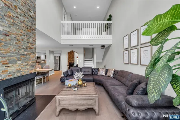 $4,200 | 309 Hancock Court, Unit M309, Edgewater, NJ 07020