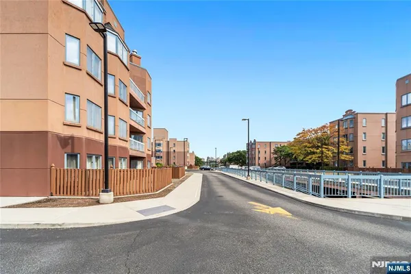 $4,200 | 309 Hancock Court, Unit M309, Edgewater, NJ 07020