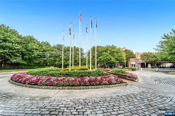 $4,200 | 309 Hancock Court, Unit M309, Edgewater, NJ 07020