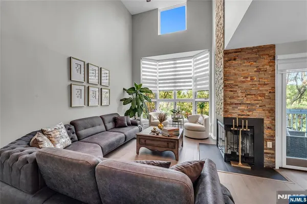 $4,200 | 309 Hancock Court, Unit M309, Edgewater, NJ 07020