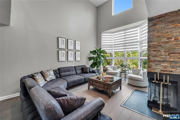 $4,200 | 309 Hancock Court, Unit M309, Edgewater, NJ 07020