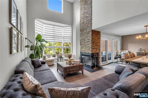 $4,200 | 309 Hancock Court, Unit M309, Edgewater, NJ 07020