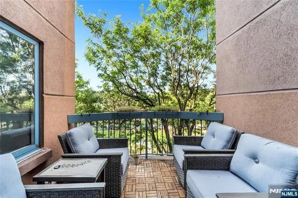 $4,200 | 309 Hancock Court, Unit M309, Edgewater, NJ 07020