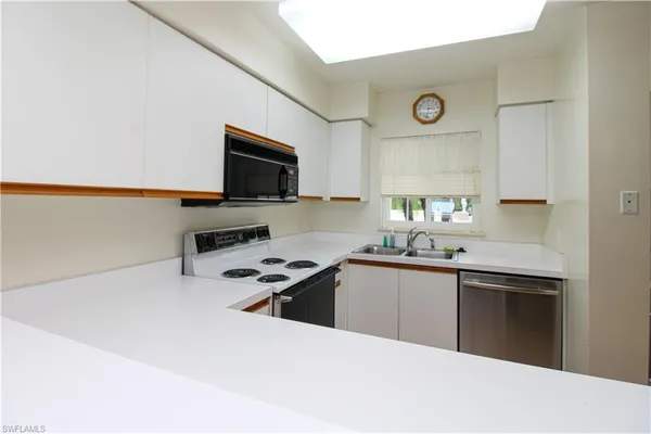 $1,695 | 333 Sunrise Cay, Unit 2, Naples, FL 34114