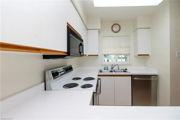 $1,695 | 333 Sunrise Cay, Unit 2, Naples, FL 34114