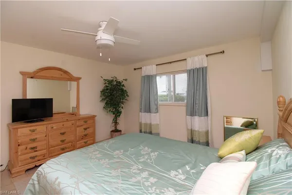 $1,695 | 333 Sunrise Cay, Unit 2, Naples, FL 34114