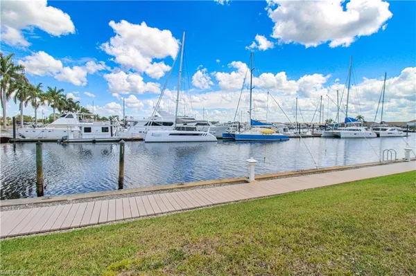 $1,695 | 333 Sunrise Cay, Unit 2, Naples, FL 34114