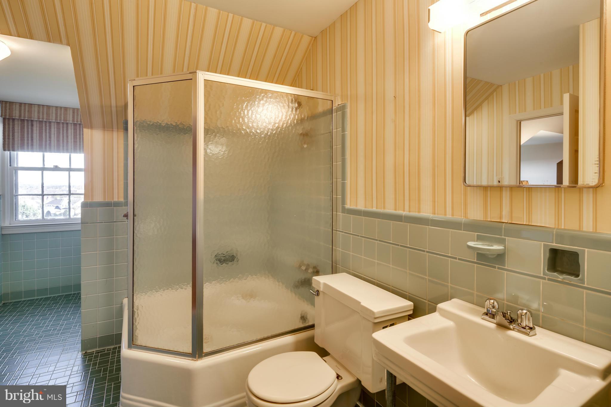 1107 South Rolling Road Catonsville, MD 21228 - Photo 21 of 30 Bath