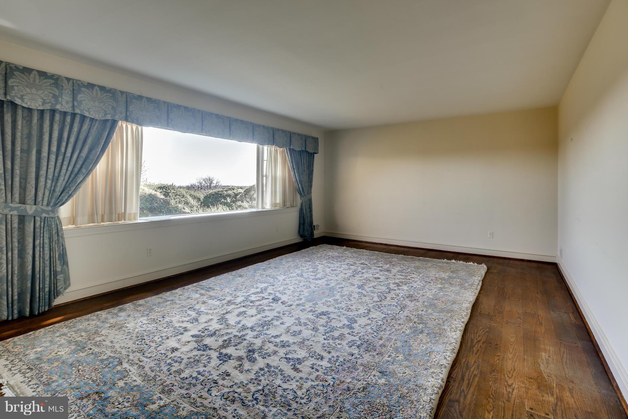 1107 South Rolling Road Catonsville, MD 21228 - Photo 6 of 30 Living Room