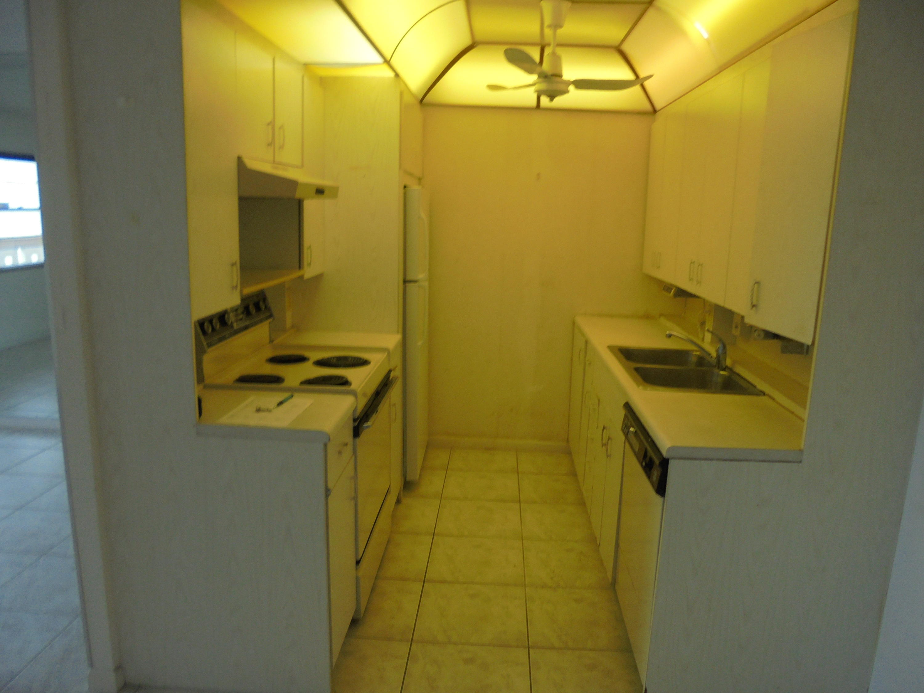 2032 Cornwall East Boca Raton, FL 33434 - Photo 4 of 13 2032 Cornwall B 004