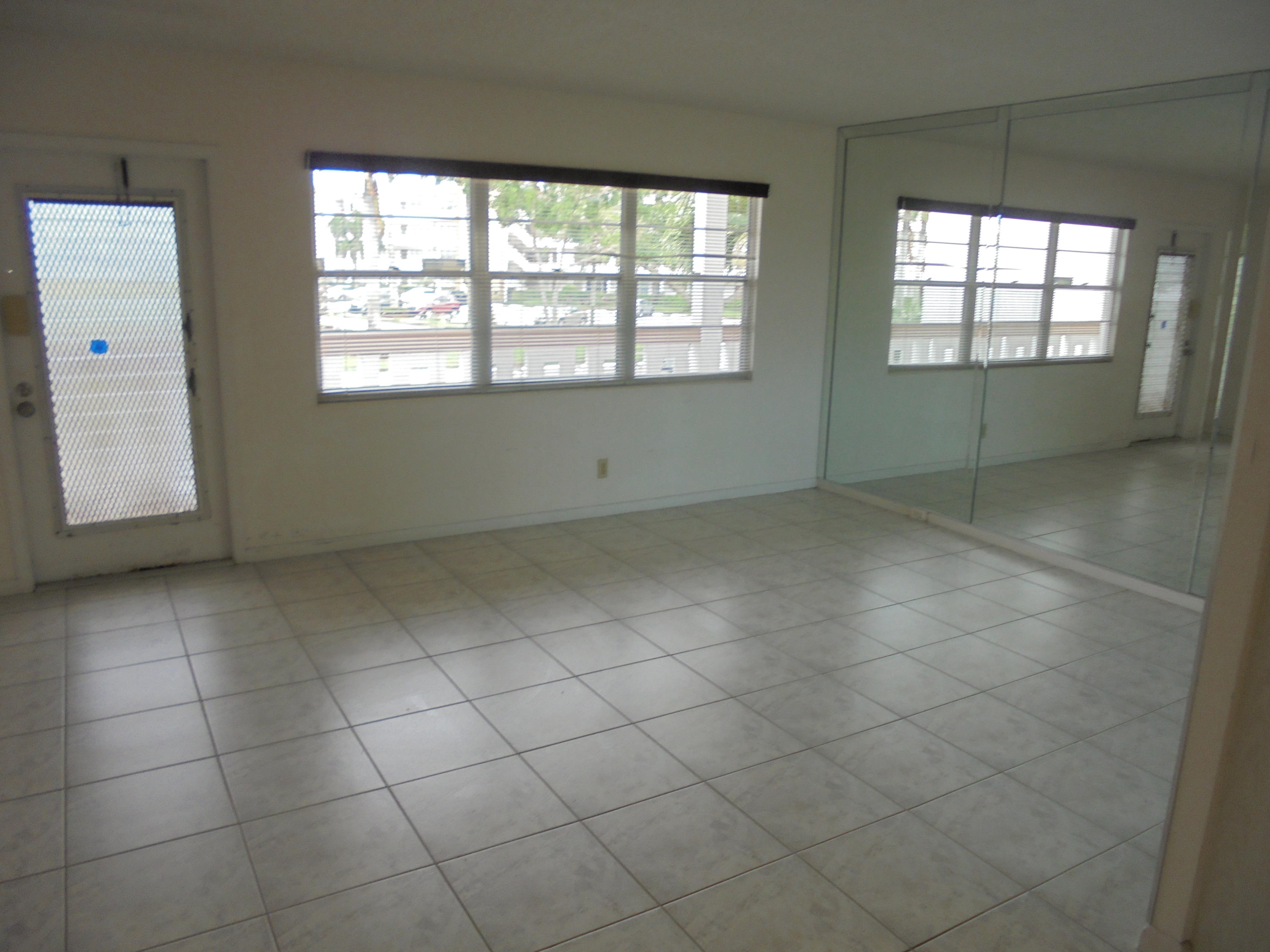 2032 Cornwall East Boca Raton, FL 33434 - Photo 5 of 13 2032 Cornwall B 005