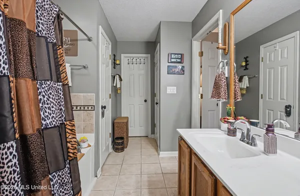 $335,000 | 7741 Meadow Ridge Lane, Olive Branch, MS 38654