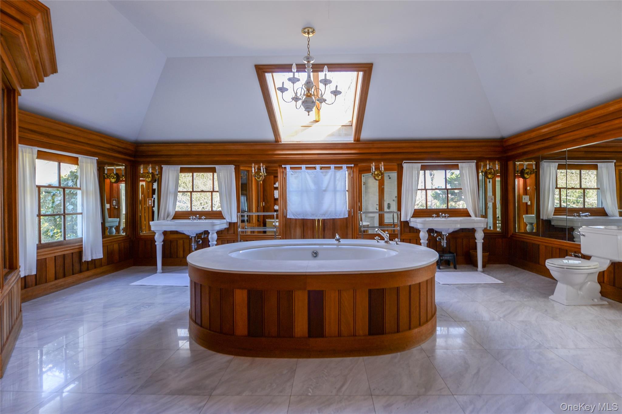 1 Pond Road Glen Cove, NY 11542 - Photo 20 of 36