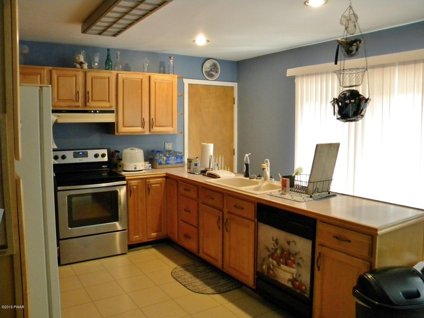 427 Rocky Run Road Hawley, PA 18428 - Photo 6 of 18 6-KITCHEN
