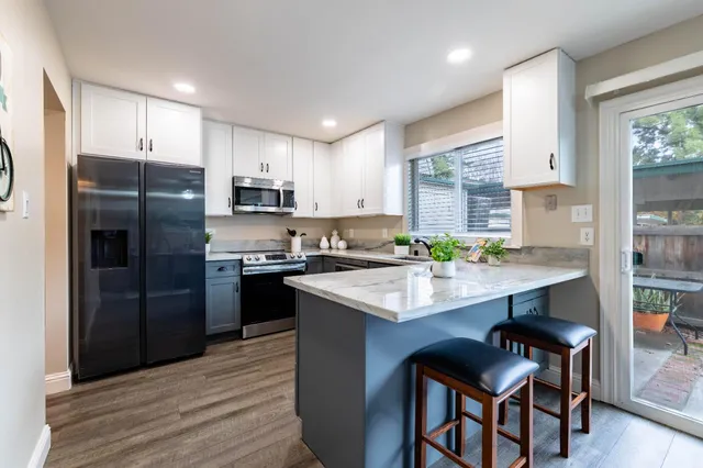 $379,900 | 8913 Salmon Falls Drive, Unit D, Sacramento, CA 95826