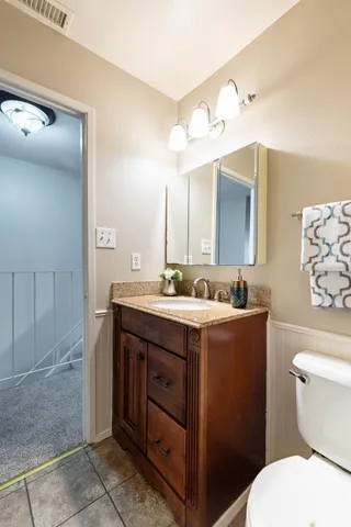 $379,900 | 8913 Salmon Falls Drive, Unit D, Sacramento, CA 95826