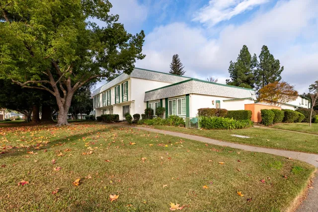$379,900 | 8913 Salmon Falls Drive, Unit D, Sacramento, CA 95826