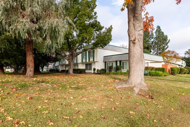 $379,900 | 8913 Salmon Falls Drive, Unit D, Sacramento, CA 95826