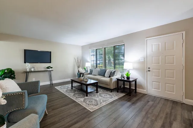 $379,900 | 8913 Salmon Falls Drive, Unit D, Sacramento, CA 95826