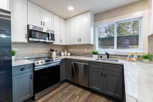 $379,900 | 8913 Salmon Falls Drive, Unit D, Sacramento, CA 95826