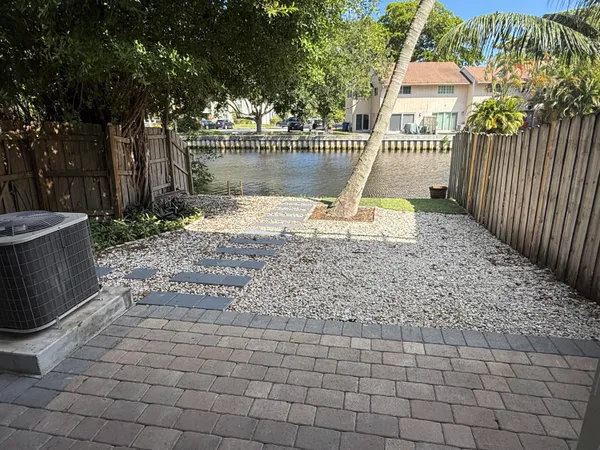 $4,300 | 632 Northeast 20th Street, Unit 4, Wilton Manors, FL 33305