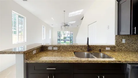 $4,300 | 632 Northeast 20th Street, Unit 4, Wilton Manors, FL 33305