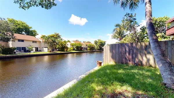 $4,300 | 632 Northeast 20th Street, Unit 4, Wilton Manors, FL 33305