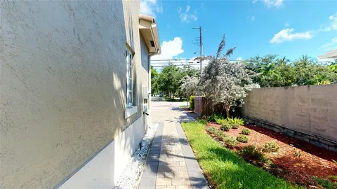 $4,300 | 632 Northeast 20th Street, Unit 4, Wilton Manors, FL 33305