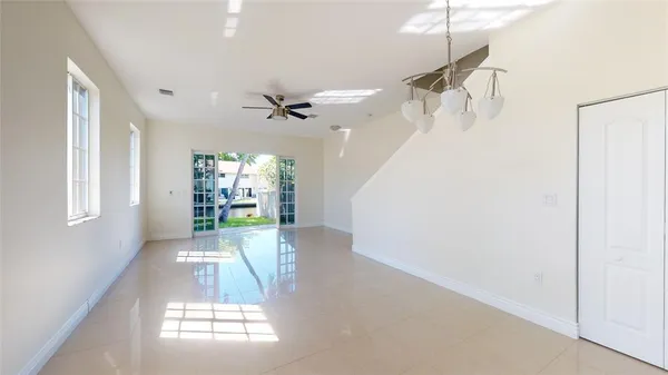 $4,300 | 632 Northeast 20th Street, Unit 4, Wilton Manors, FL 33305