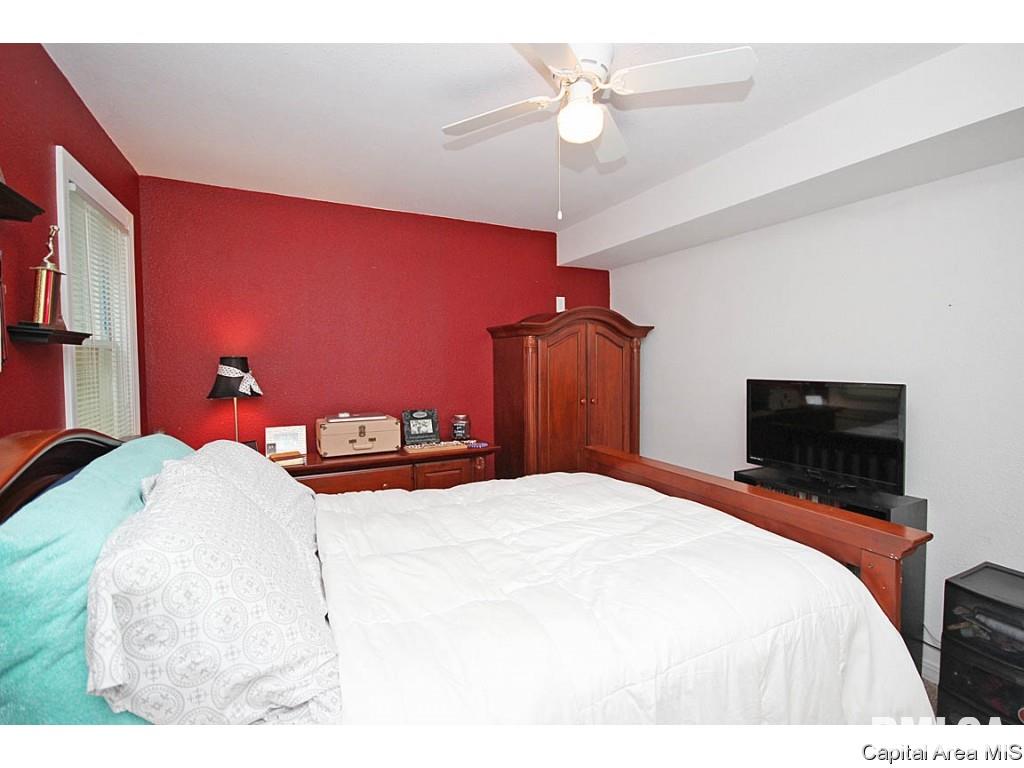 11087 Robin Lane Athens, IL 62613 - Photo 12 of 36 Gallery Image 12