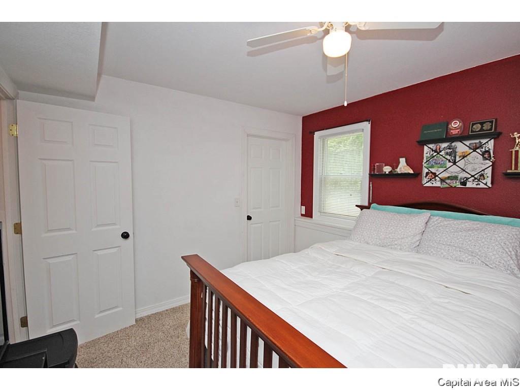 11087 Robin Lane Athens, IL 62613 - Photo 13 of 36 Gallery Image 13