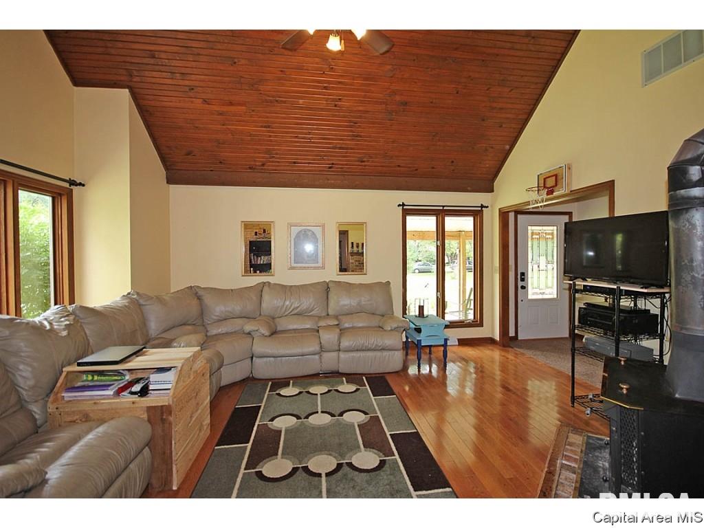 11087 Robin Lane Athens, IL 62613 - Photo 2 of 36 Gallery Image 2