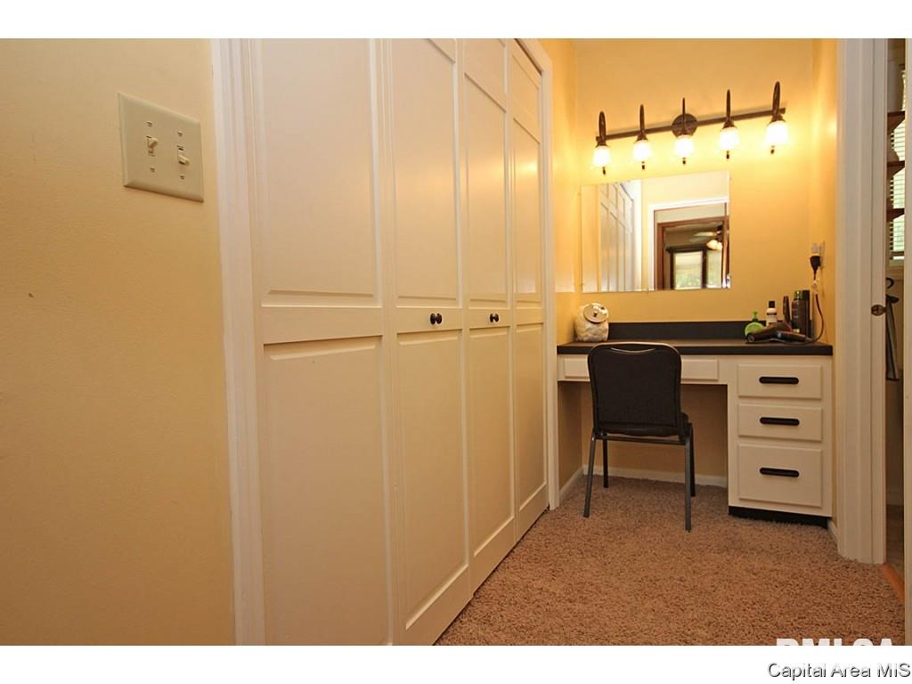11087 Robin Lane Athens, IL 62613 - Photo 21 of 36 Gallery Image 21