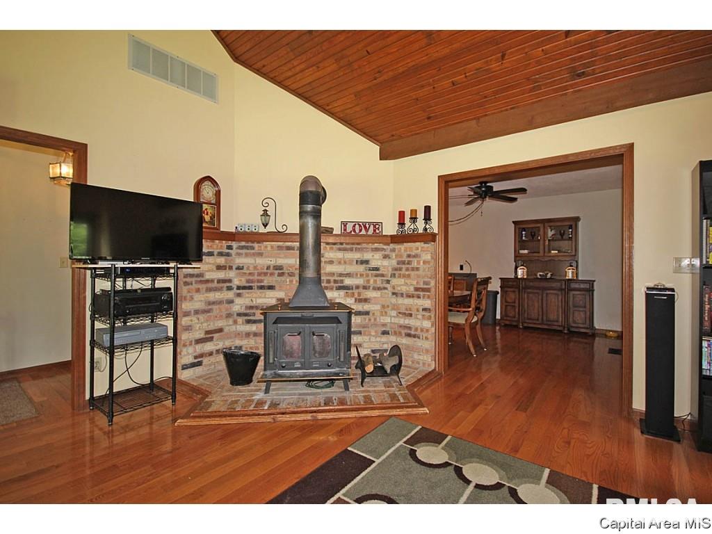 11087 Robin Lane Athens, IL 62613 - Photo 3 of 36 Gallery Image 3