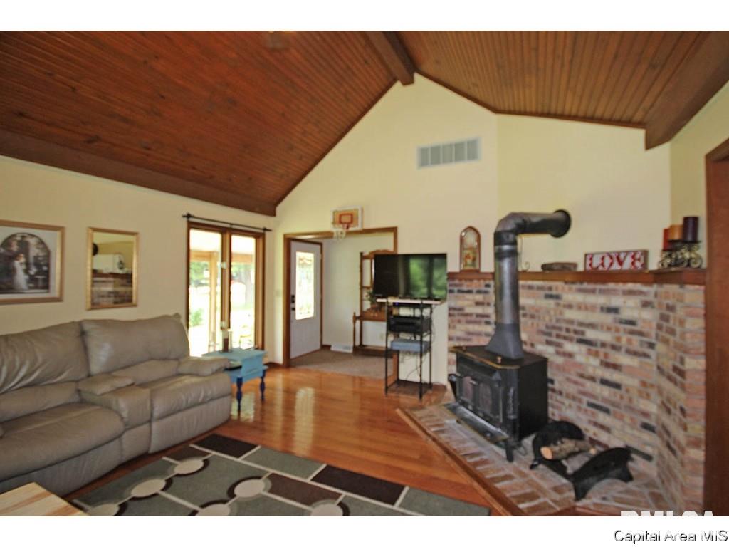 11087 Robin Lane Athens, IL 62613 - Photo 4 of 36 Gallery Image 4