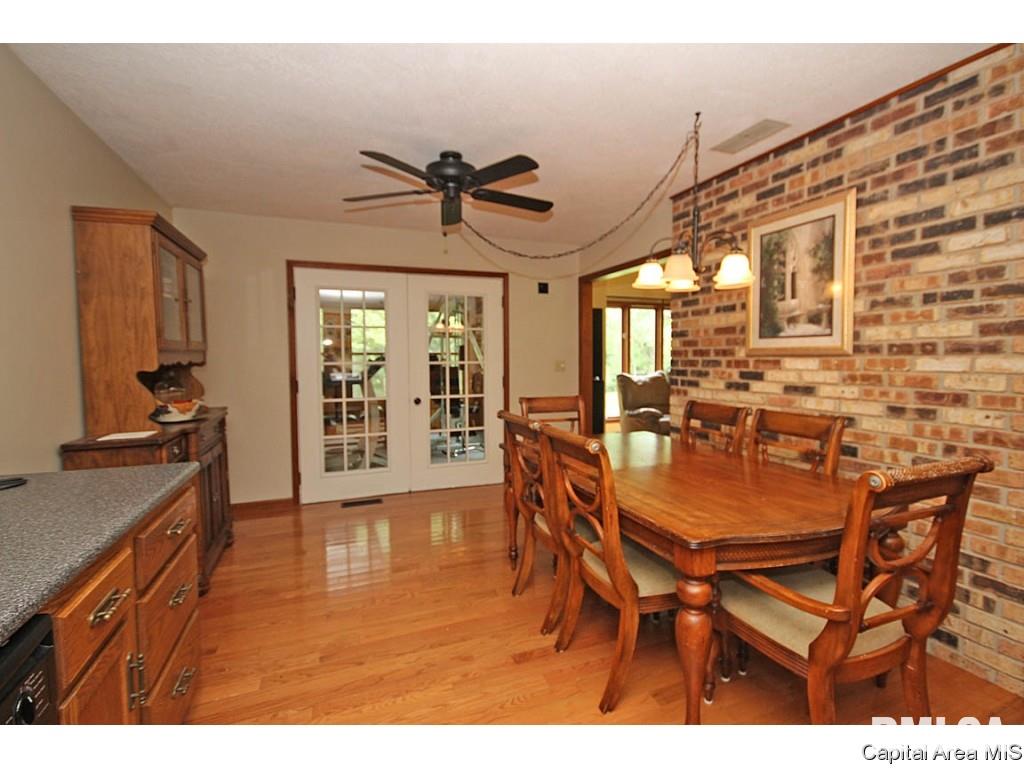 11087 Robin Lane Athens, IL 62613 - Photo 6 of 36 Gallery Image 6