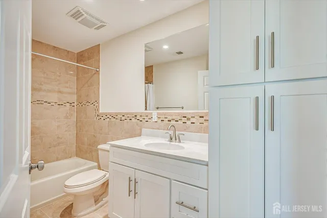 $2,575 | 114 Longfield Court, East Brunswick, NJ 08816