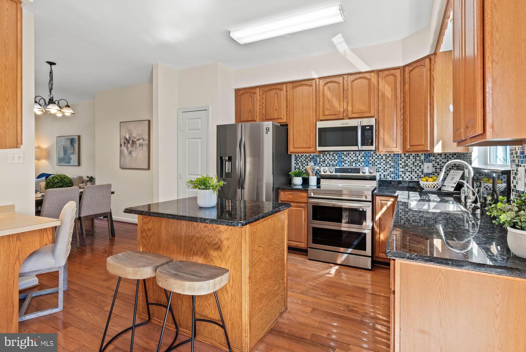 9239 Lorton Valley Road Lorton, VA 22079 - Photo 5 of 41 Eat-In Kitchen