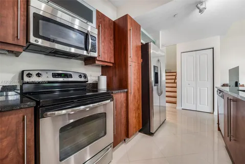 $475,000 | 7375 Southwest 90th Street, Unit TH107, Miami, FL 33156