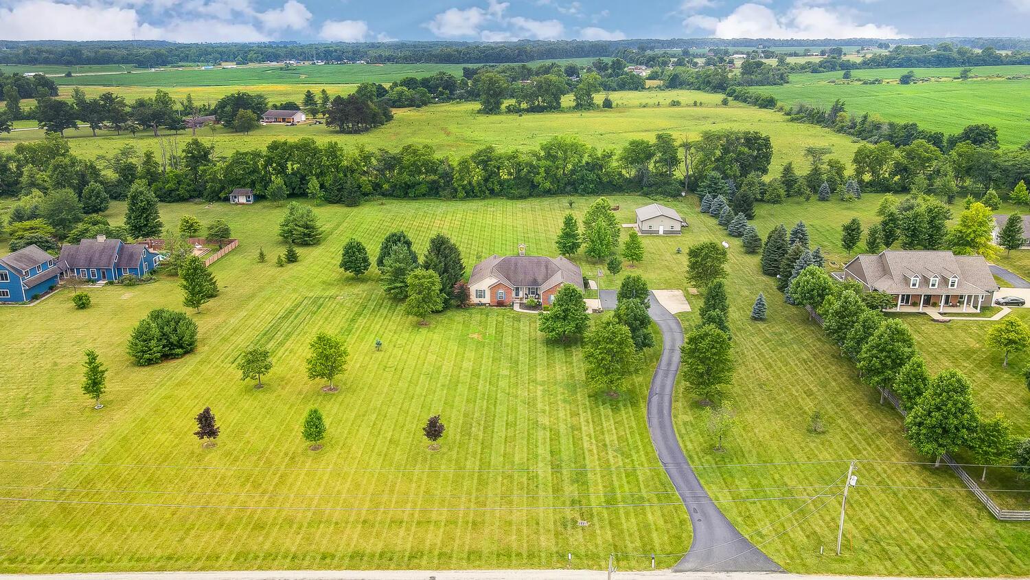 1340 Val Wilson Road London, OH 43140 - Photo 1 of 59 50039336-001_web