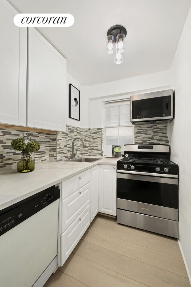 321 East 48th Street, Unit 8D Manhattan, NY 10017 - Photo 5 of 7