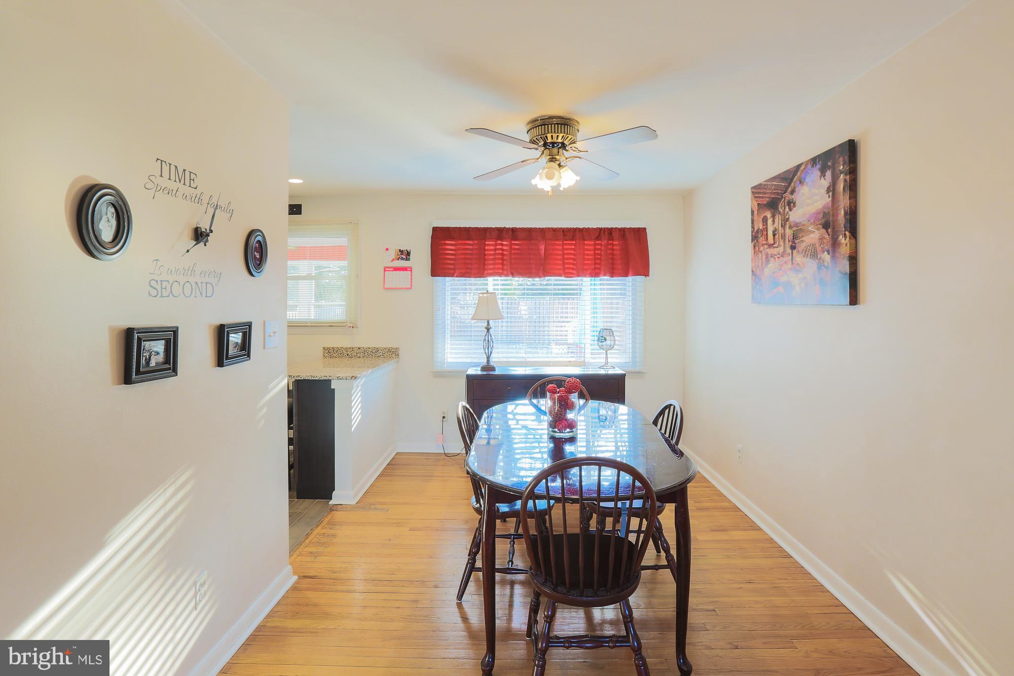 5221 Larlin Road Baltimore, MD 21227 - Photo 14 of 37 Dining room