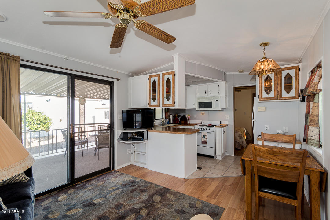 17200 West Bell Road, Unit 247 Surprise, AZ 85374 - Photo 8 of 40 Kitchen/Dining